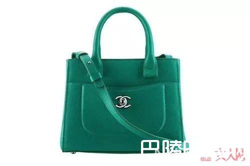 当季火热的手袋_2017春季手袋大斗艳 大牌新款齐推出