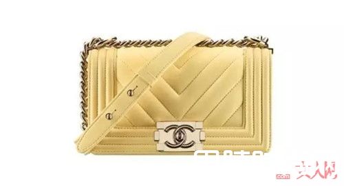 香奈儿当季新款_女生不仅爱抱抱 更爱这些必入的包包