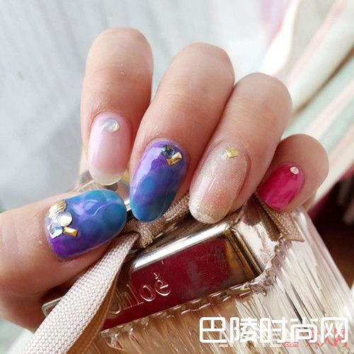 泡泡甲为什么这么受欢迎_泡泡甲怎么做好看   创意美甲频出吸粉无数