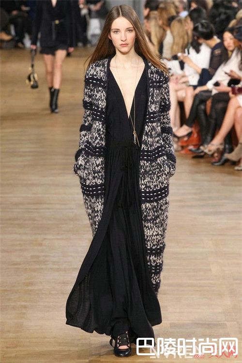 开衫搭配什么有青春俏皮感_新春女神的必备款这几款  率性时髦造型感很强