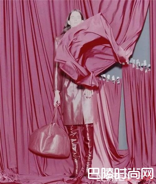 要么抢镜要么死系列Balenciaga_时尚新风向 让我们一起拎着购物袋出门吧!