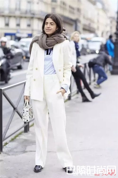 如何将毛衣围起来_有人竟把“毛衣当成围巾戴” 看完又不能好好穿衣了