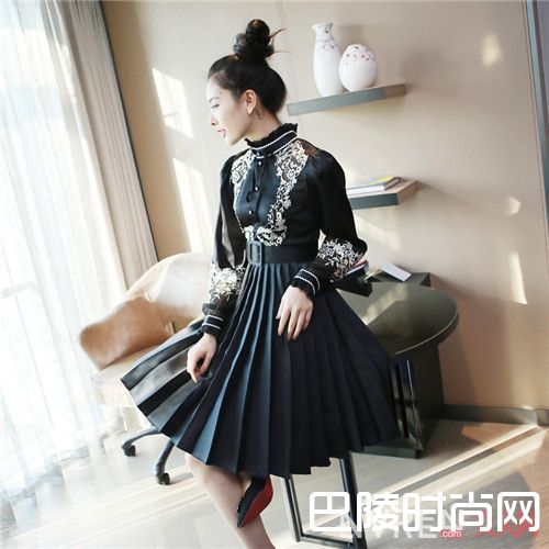 衬衫怎么搭配俏皮好看_新春女神的必备款这几款 率性时髦造型感很强