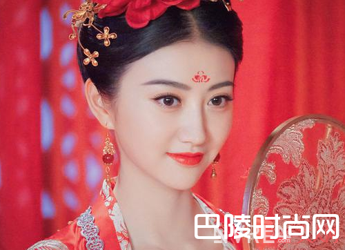 大唐女主口红推荐_果然是大唐农药 唇膏试色竟比剧情更上瘾