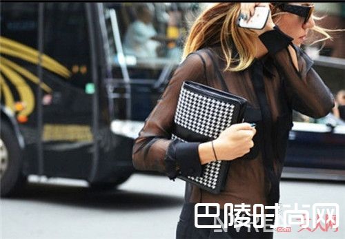 衬衫怎么搭配俏皮好看_新春女神的必备款这几款 率性时髦造型感很强