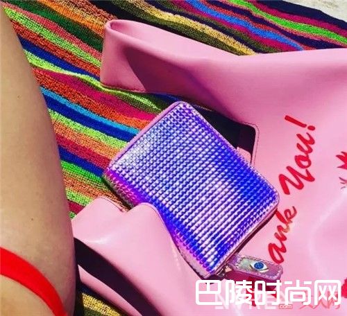 最抢眼搞怪系列Poppy Lissiman_时尚新风向 让我一起拎着购物袋出门吧！