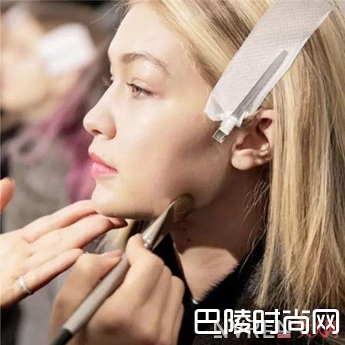 摆脱脱妆问题：用粉丝刷上妆_妆容“保”不住：妆前护理工作来挽救