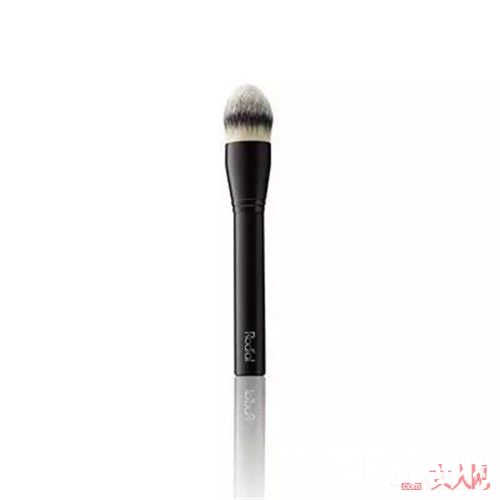 摆脱脱妆问题：善用保湿喷雾_妆容“保”不住：妆前护理工作来挽救