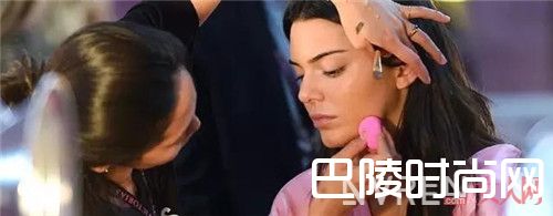 摆脱脱妆问题：高效保湿基础_妆容“保”不住：妆前护理工作来“拯救”