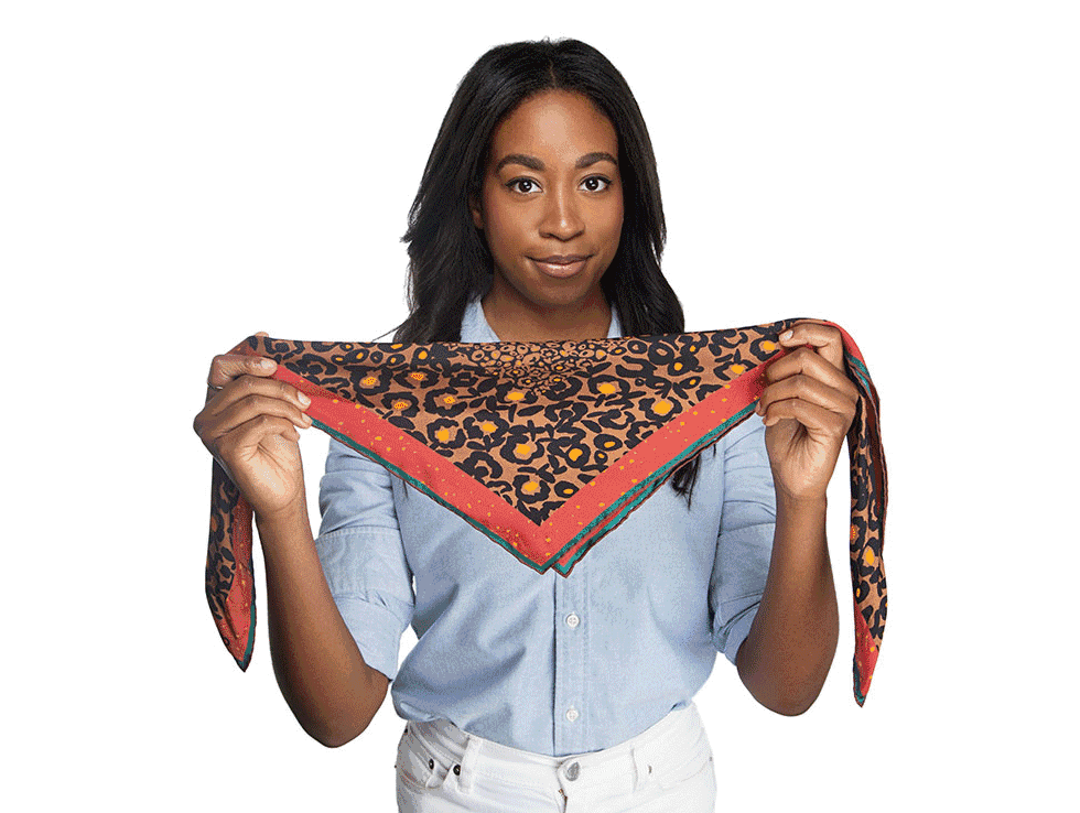 丝巾的创意系法_这个春天 你需要条印花丝巾点缀你的美