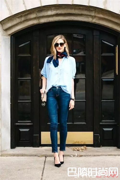 丝巾与衬衫的搭配_这个春天 你需要条印花丝巾点缀你的美