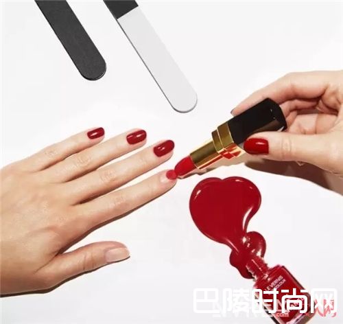 CHANEL彩妆系列介绍_不要只会送口红 还有这么多大牌彩妆可以送！