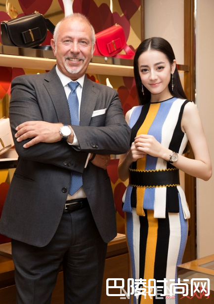 迪丽热巴盛装出席_菲拉格慕CUORE FERRAGAMO系列腕表发布