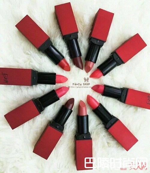 口红试色_唇色深的人涂口红比好看怎么破？山人自有妙计