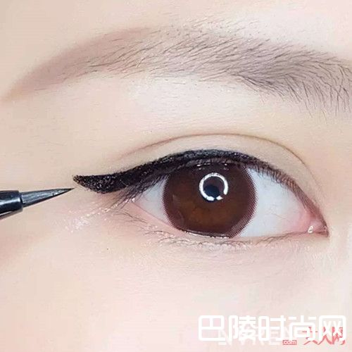 画卧蚕眼用什么眼线_卧蚕眼妆画法步骤详解 简单几步让你拥有甜美笑容