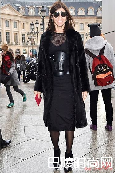 短靴的不同年龄穿法_秋冬必备的短靴 不同年龄应该如何穿？