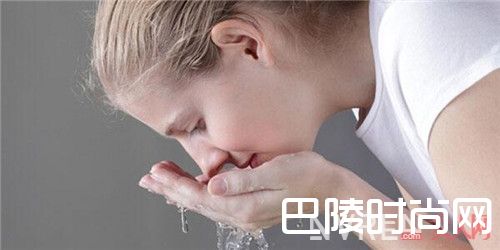 清洁脸部利于面膜的吸收吗_敷完面膜后要不要洗脸 四种面膜使用有讲究