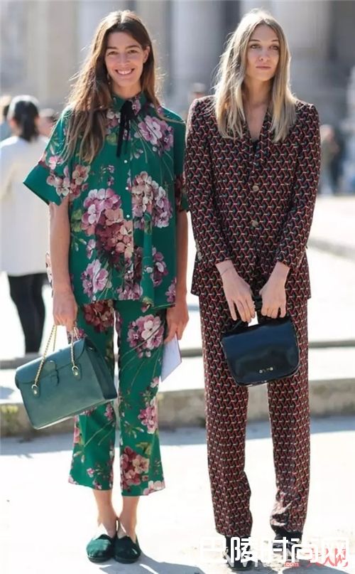 印花单品怎么选_今年春天流行开满花的衣服 真的美爆了！