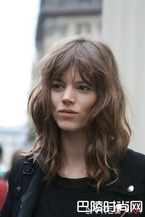 颓废刘海_这些女星都悄悄变年轻了！以下6点变发重点必须掌握！
