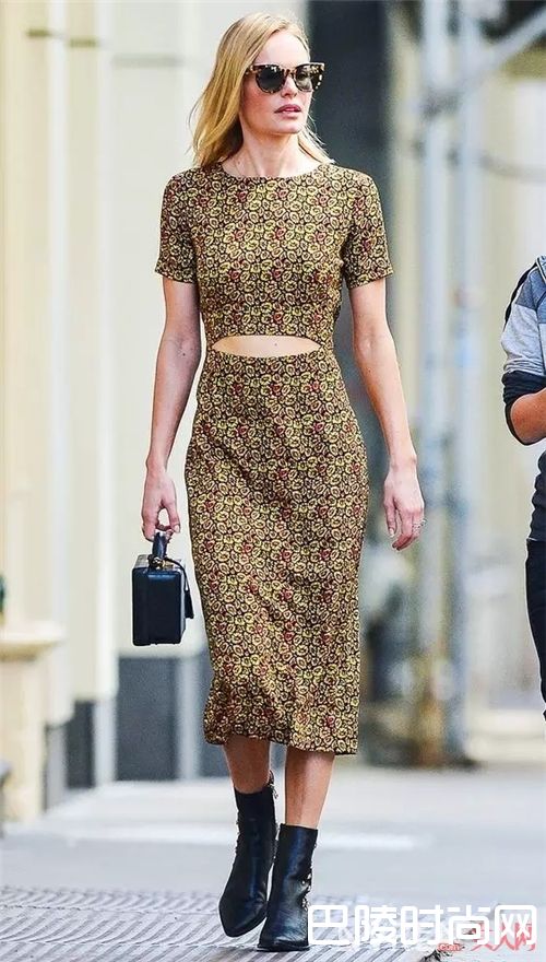 印花单品怎么选_今年春天流行开满花的衣服 真的美爆了！