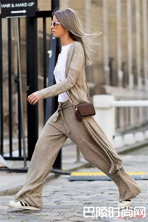 不同类型的针织衫搭配推荐_初春时节 舒适时髦兼备的针织衫这样穿搭才高级!