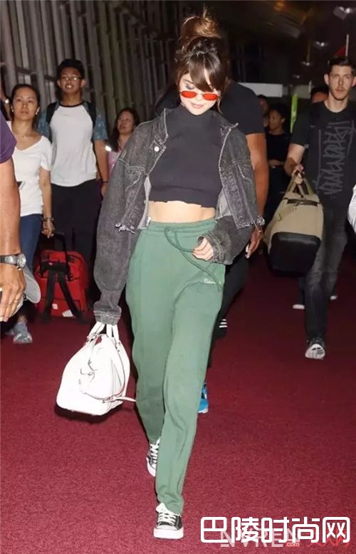 牛仔夹克穿搭推荐_用这3件夹克 就可以让你穿出春天的时髦！