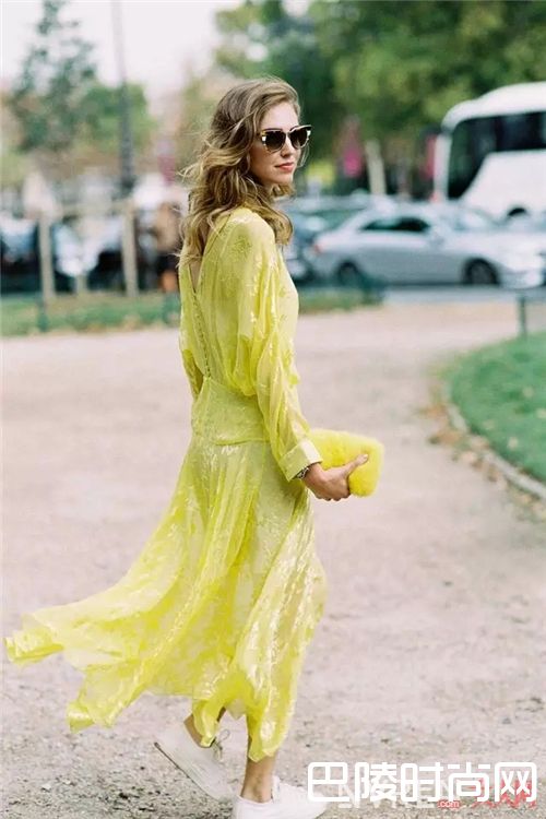 印花单品怎么选_今年春天流行开满花的衣服 真的美爆了！