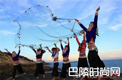 惠女服饰：封建头 节约衫 浪费裤_惠女服饰：优美的站在海天之间 成为时尚的元素