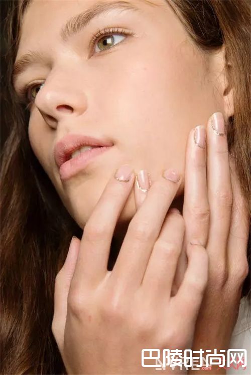 美甲颜色搭配_想要撩拨春色 那就从换个美甲开始吧！