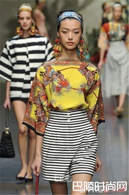 花纹印花介绍_印花元素备受青睐 一直是时尚圈的宠儿