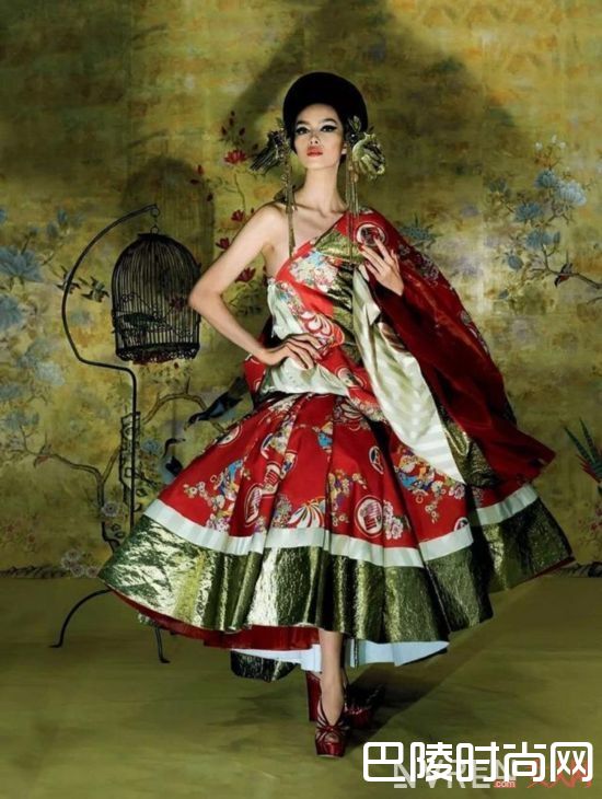 西方对中国风的解读_中国风走向国际 她们却穿成了另一种时尚