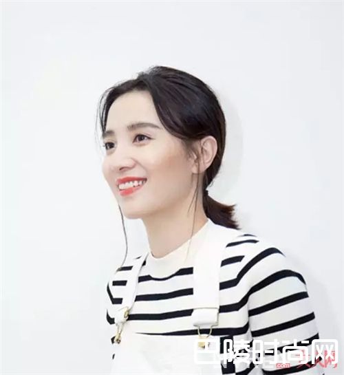 气质低马尾造型_头发长度好尴尬 这样打理照样让你时髦飞起!