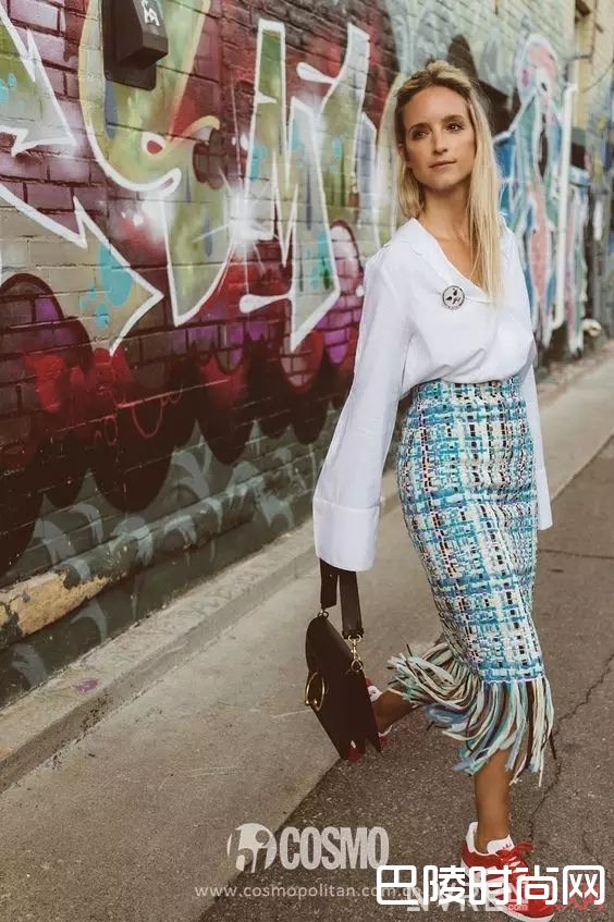 oversized卫衣/长袖子+球鞋_百穿不腻小白鞋，永远不会出错的穿搭公式