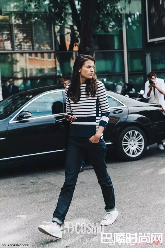 格纹上衣/衬衫+裤裙/铅笔裤+球鞋_百穿不腻小白鞋，永远不会出错的穿搭公式