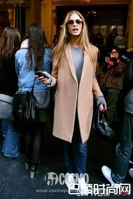 长外套+牛仔裤/长裙+球鞋_百穿不腻小白鞋，永远不会出错的穿搭公式