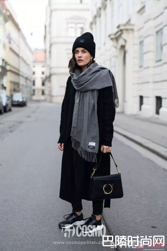 黑白+球鞋_百穿不腻小白鞋，永远不会出错的穿搭公式