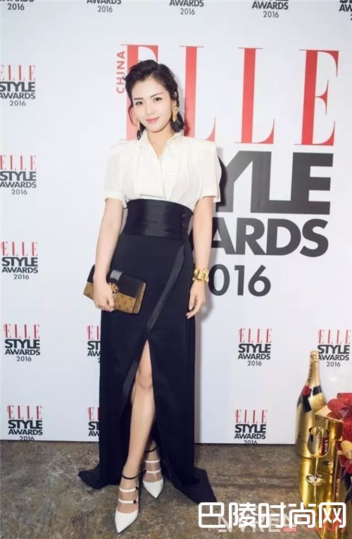 女神都爱衬衫搭裙子_2017开春就用衬衫+裙子 时髦又有女人味！