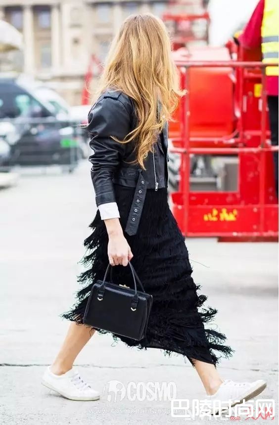 黑白+球鞋_百穿不腻小白鞋，永远不会出错的穿搭公式