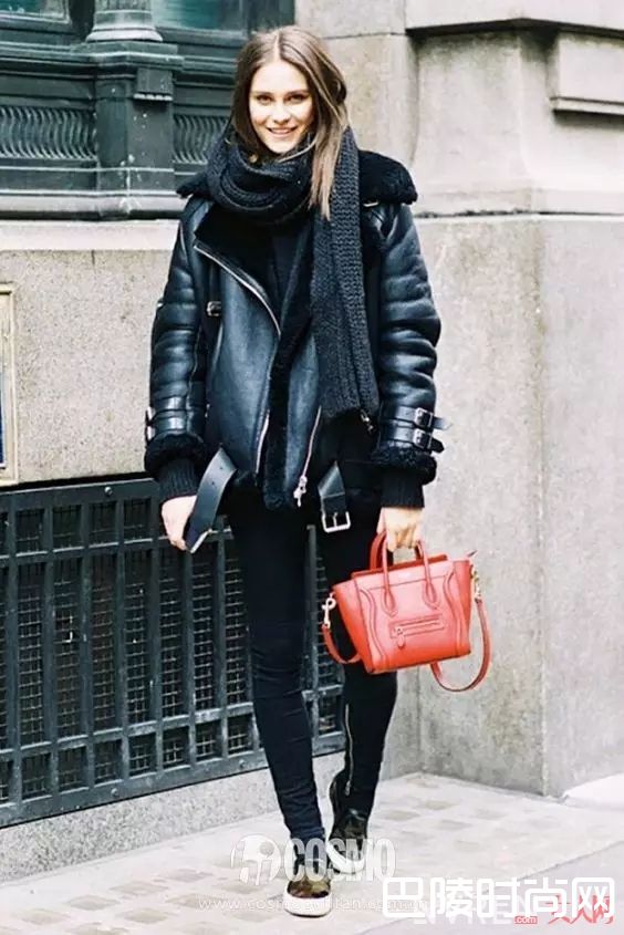 格纹上衣/衬衫+裤裙/铅笔裤+球鞋_百穿不腻小白鞋，永远不会出错的穿搭公式