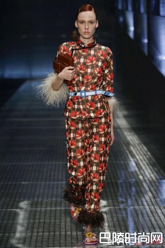 中国风惊艳时装周_中国风走向国际 她们却穿成了另一种时尚