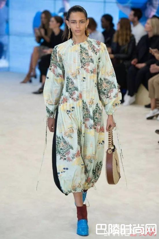 中国风惊艳时装周_中国风走向国际 她们却穿成了另一种时尚