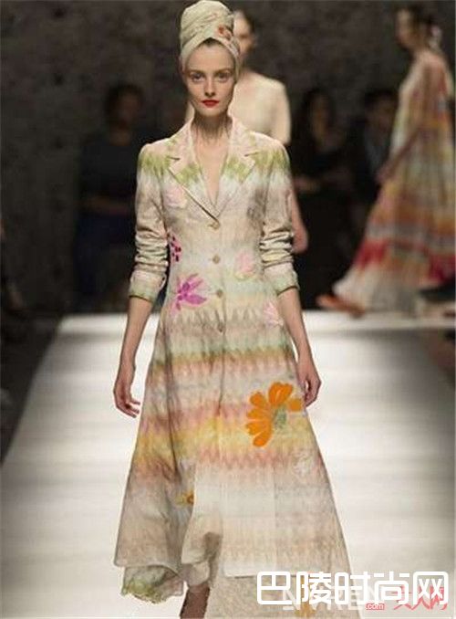 图形印花介绍_印花元素备受青睐 一直是时尚圈的宠儿