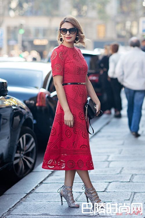 缕空蕾丝裙怎么搭配出魅力_蕾丝打底裙不仅仅是裙子 还能做打底吗