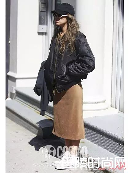 oversized卫衣/长袖子+球鞋_百穿不腻小白鞋，永远不会出错的穿搭公式