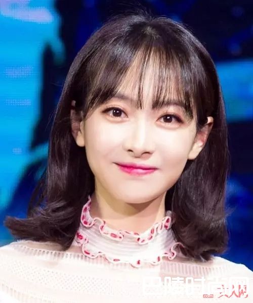 时髦披发造型_头发长度好尴尬 这样打理照样让你时髦飞起!