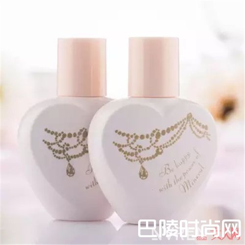 粉底液产品推荐_买粉底液好还是气垫BB好？适合自己的最重要！