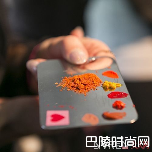 腮红画法_2017伦敦时装周糖果妆来袭　炫色撩人十里春风不如你