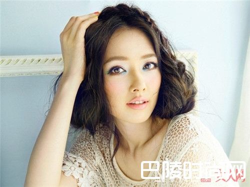 郭碧婷盘发造型_别抱怨黑长直戏路窄了!国民老公郭碧婷就是行走的发型书