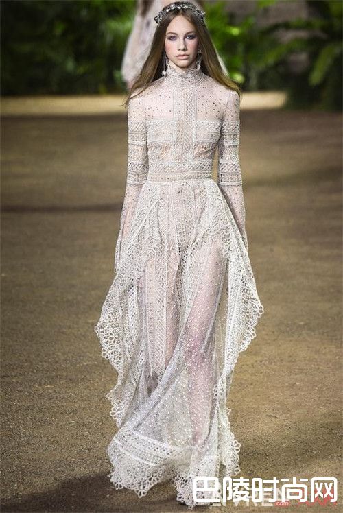 高腰修身蕾丝连衣裙怎么穿出气质_拍照效果非常好的仙女蕾丝裙 非常适合度假旅游穿着