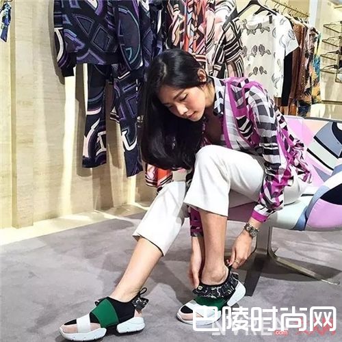 Ruffles Shoes简介_原来时髦新宠是这6款鞋！让你的穿搭多点小心机